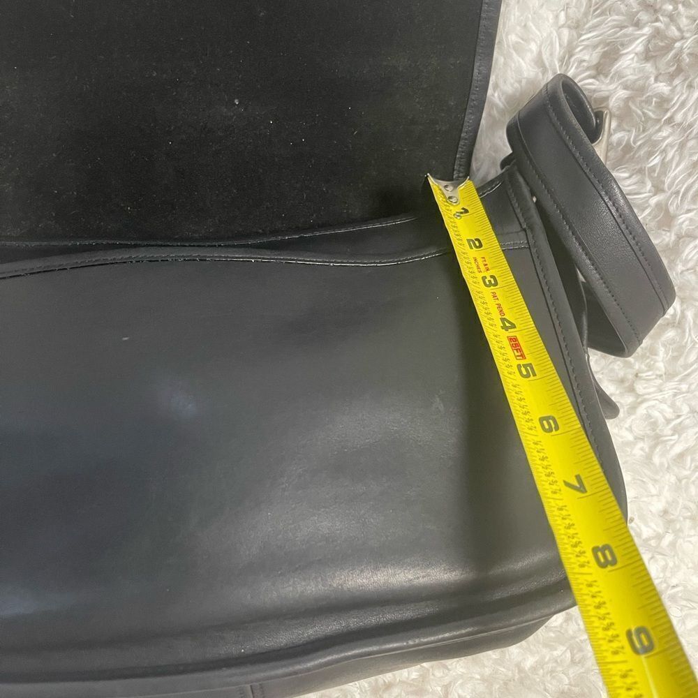 Vintage COACH 9951 Patricia’s Legacy bag crafted in black glove-tanned leather. - Picture 10 of 16